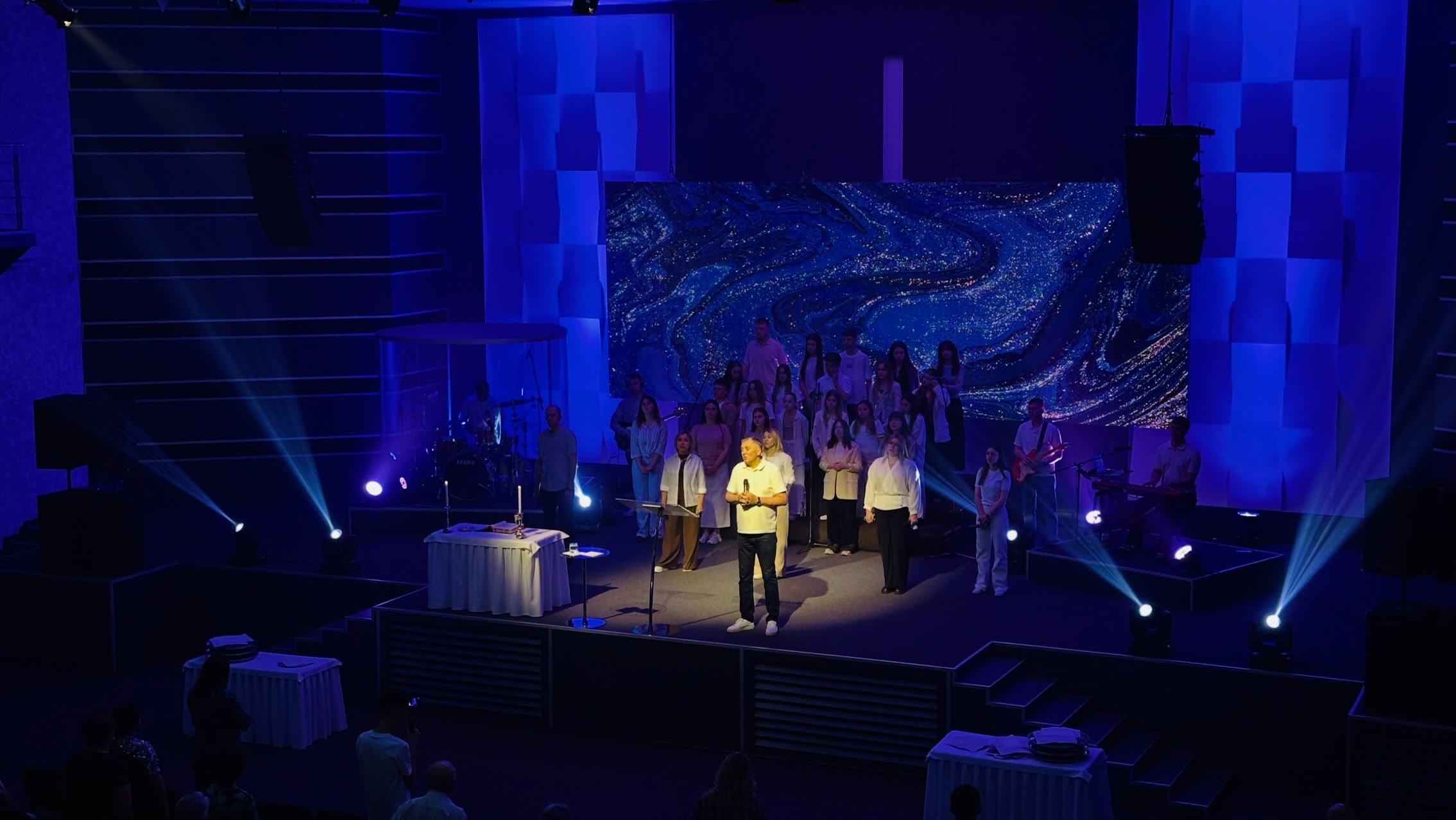 The two Svitlo Svitu LED screens joined as one large central display